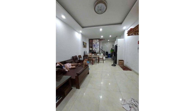 Cô Lan cán bộ về hưu gửi bán nhà trung tâm Thạch Bàn, Long Biên dưới 6.6 tỷ. DT 40m2